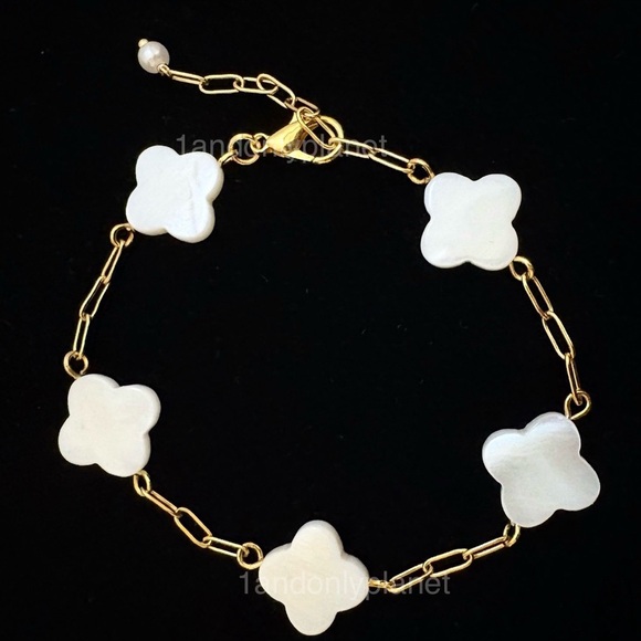 🌹HP🌹✨NEW✨Large Size Mother of Pearl Shell Cross Flower Beads Beacelet - Picture 3 of 3